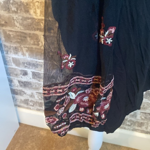 Maurice’s crewneck blouse. Long semi-sheer sleeves. Black. Size XXL. - Picture 7 of 16